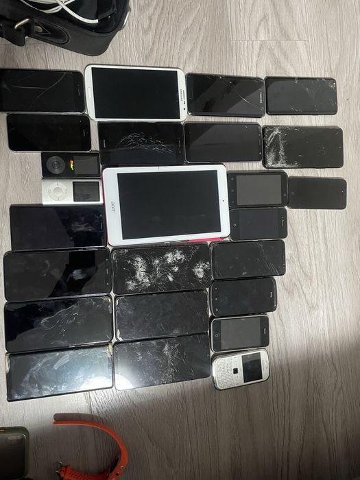 Telefoane pentru piese