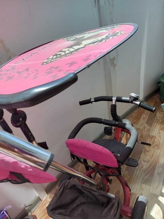 Велосипед детский с родительской ручкой.