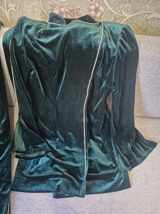 Продам брючный костюм-двойка.В хорошем состоянии