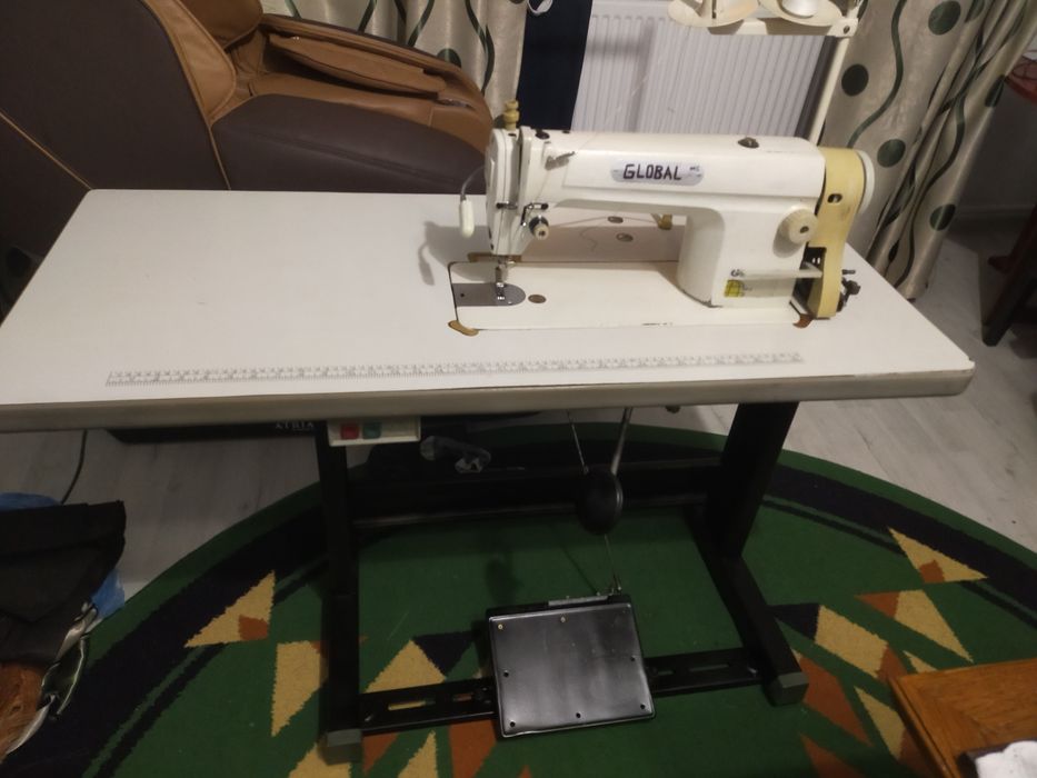 Masina de cusut profesionala