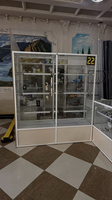 Продам витрины б/у в хорошем состоянии