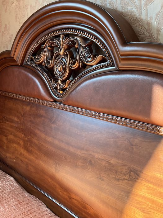 Продам б/у кровать из дерева