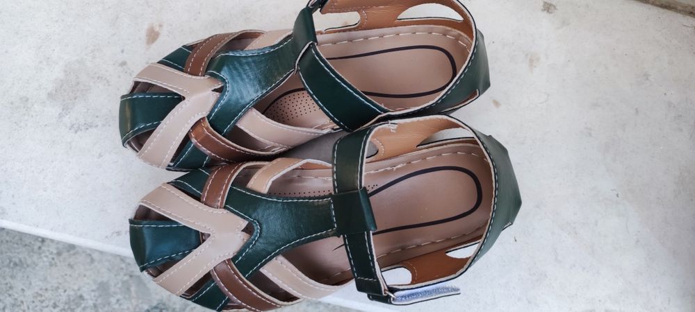 Нови сандали за момиче 35 номер