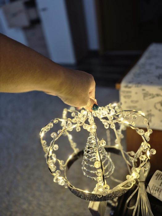Vârf de brad iluminat LED – Coroană decorativă cu mărgele / Cristale Nou