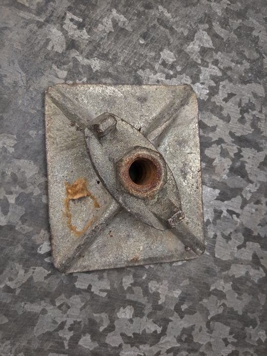 Въртящи гайки за кофраж ф18 и шпилки за кофраж