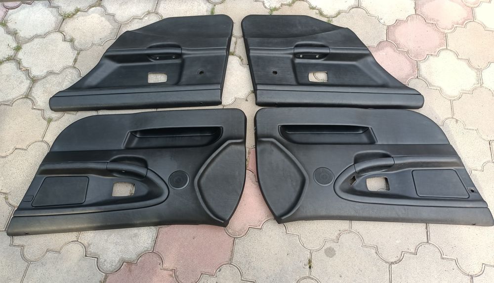 Дверные карты обшивки BMW E36