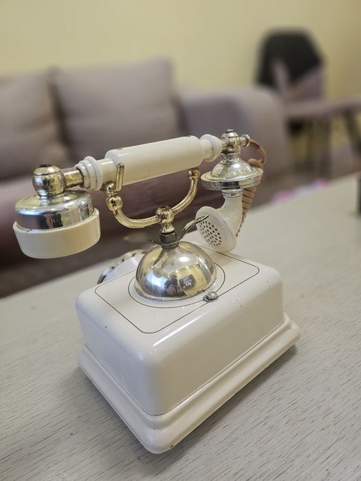 Японски ретро телефон