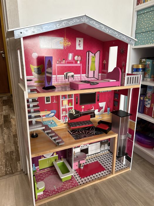 Къща за Барби кукли