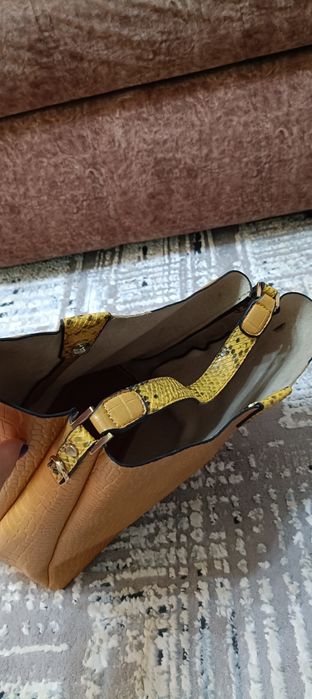 Женская сумка, яркая