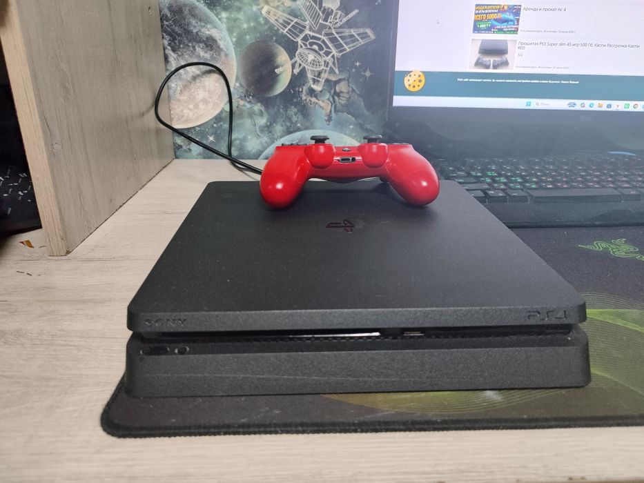 Продам PS4 slim,
