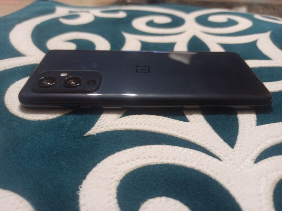 Продам Мощный Флагман One Plus 9 5G 12/128gb.