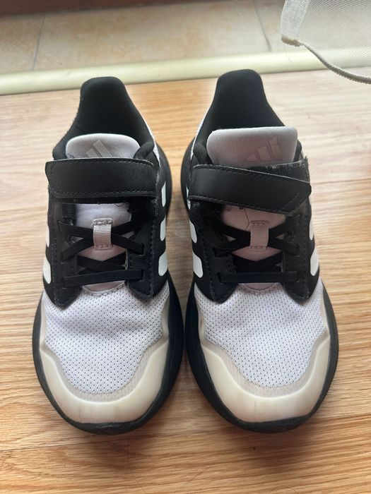 Vând adidași originali 35-35,5