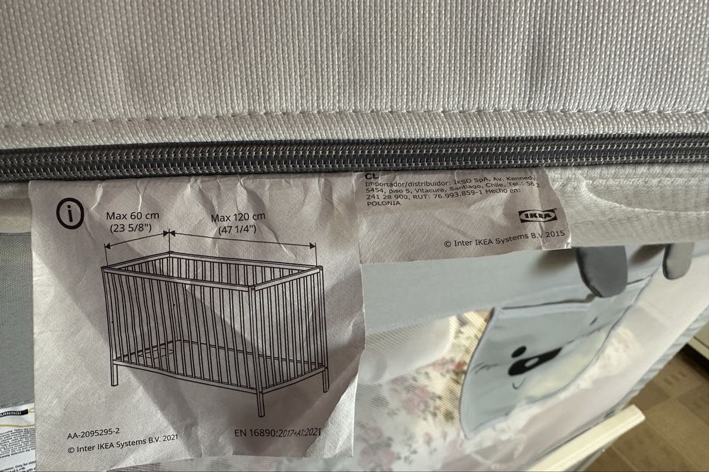 Patut din lemn, Ikea, cu saltea cu spuma, nou