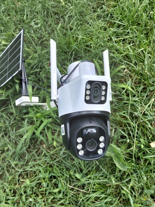 Cameră de supraveghere cu panou solar 4G