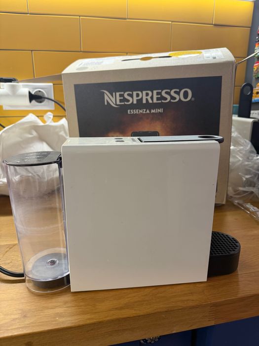 Nespresso Essenza mini кафемашина