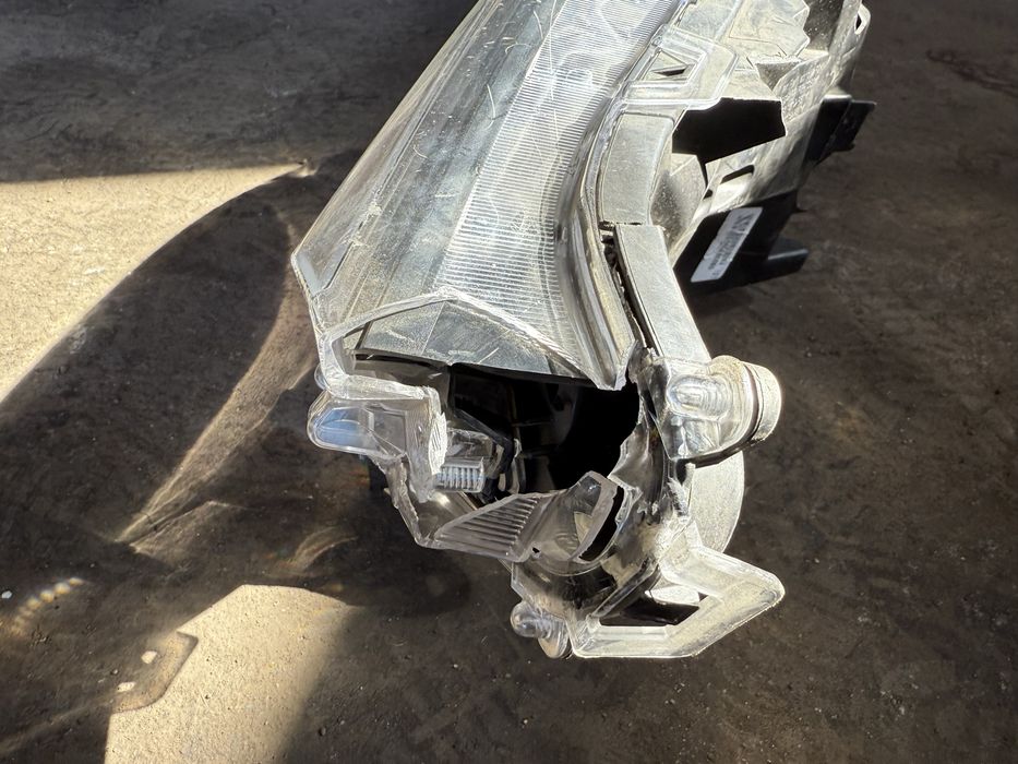 Фара правая Toyota Rav4