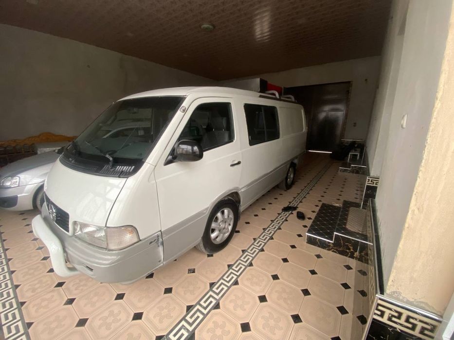 Istana sotiladi borter ham bor
