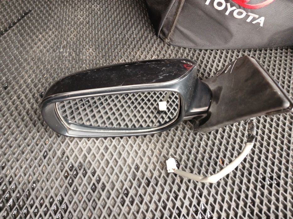 Боковое левое зеркало на короллу 150