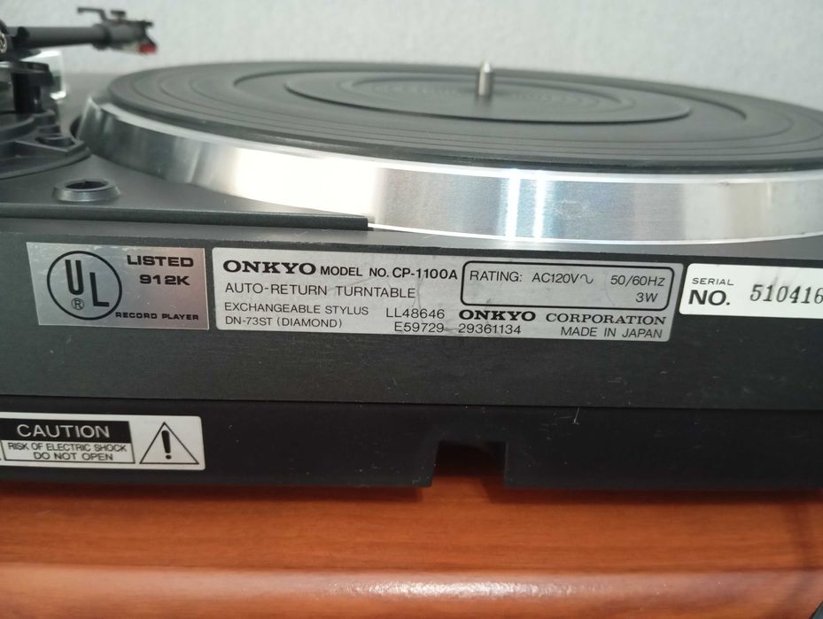 ONKYO проигрыватель винил дисков.