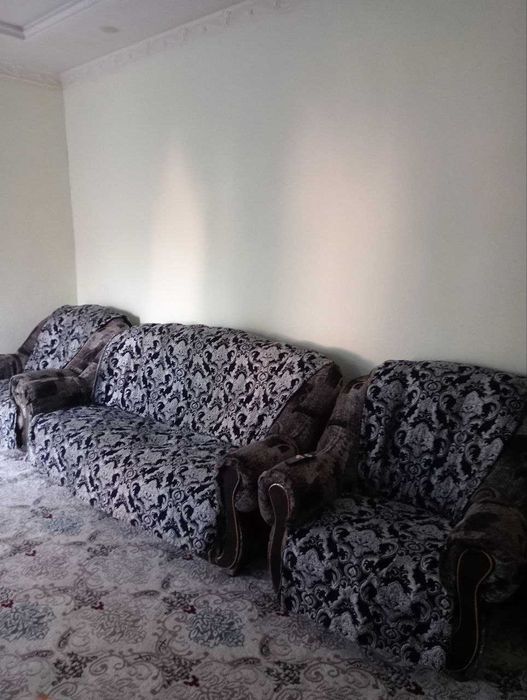 Sotiladi divan kreslo narx kelishiladi