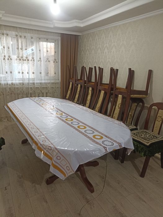 Стол со стульями