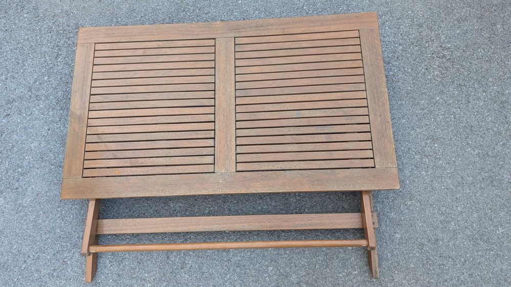 Дървена градинска маса