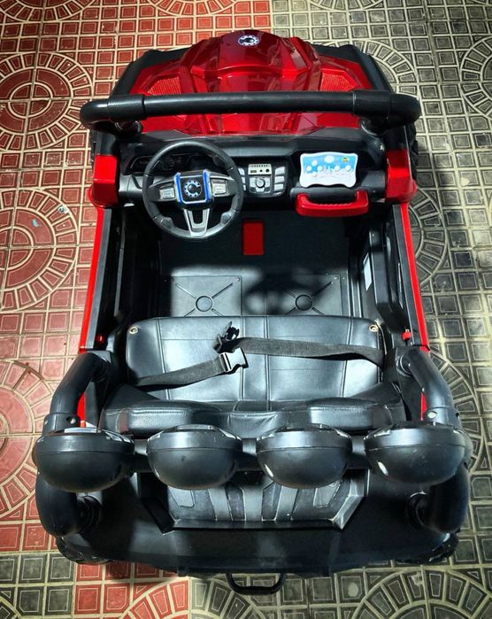 Bolalar mashinasi sotiladi