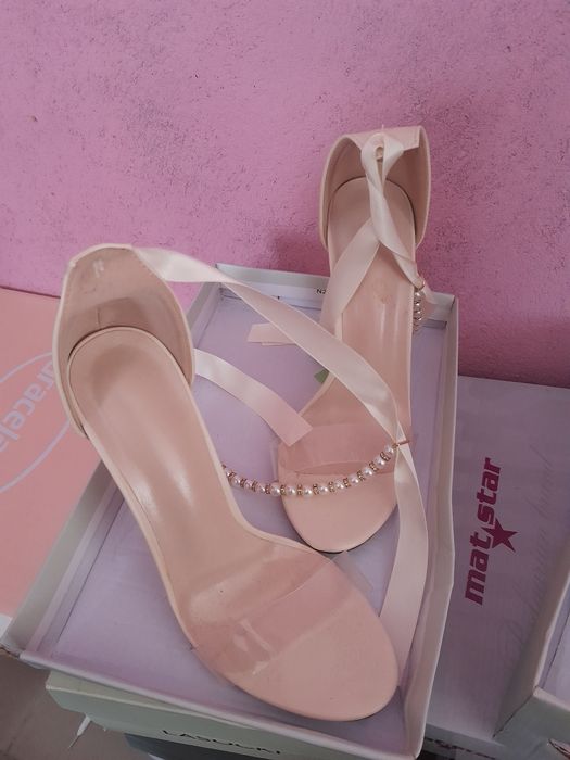 Обувки 37 номер. Всичко по 5 евро