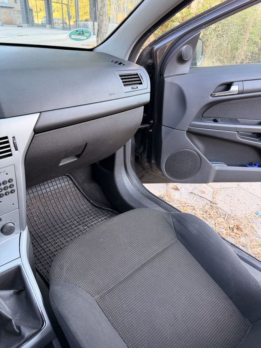 Продавам Opel Astra 1.6