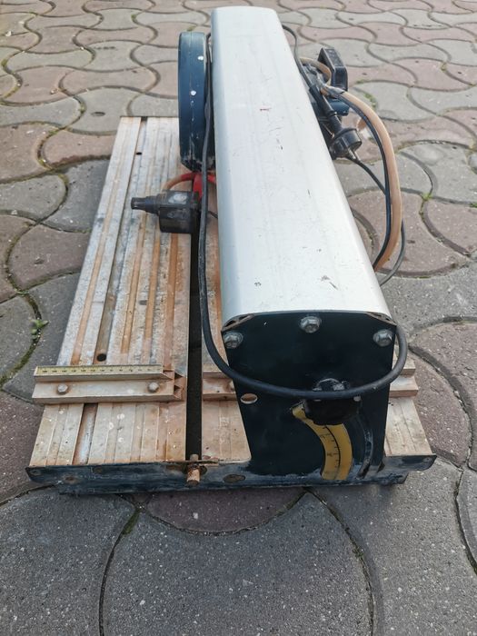 Mașina de tăiat gresie pe apa