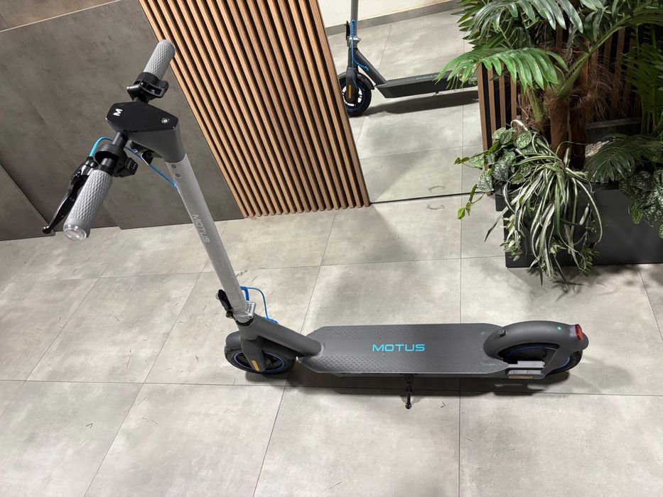 Vand 2 trotinete Motus Scooty 10 Gen 4 350W