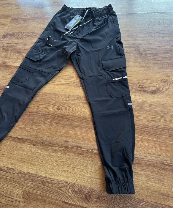 Мъжко,шушлеково,черно КАРГО долнище Under Armour
