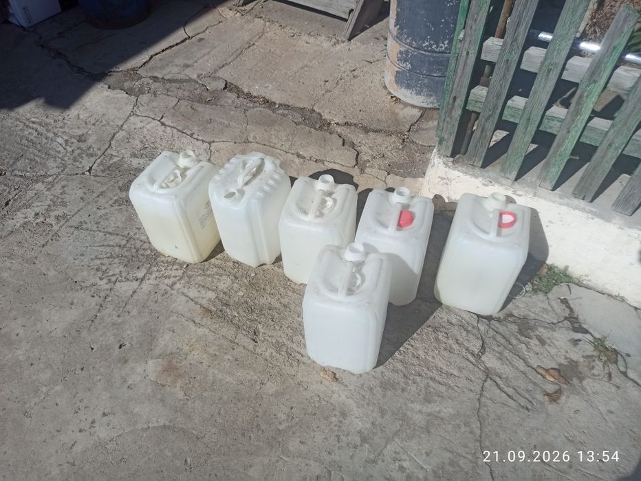 Канистры пластиковые 10 л