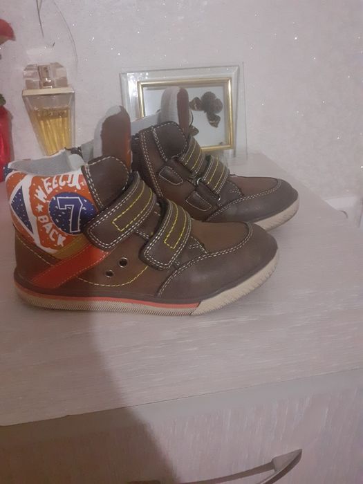 Продам ботиночки детские