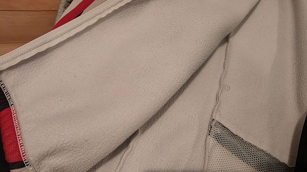 Pantaloni . Tricouri si Geci de ciclism