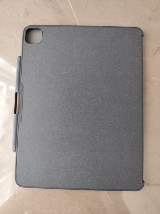 Черен сгъваем магнитен калъф Epico за iPad