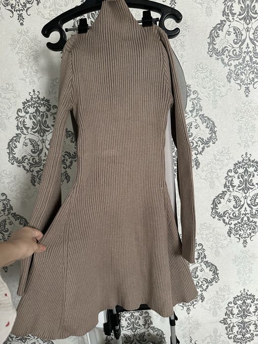 Платье вязанное.