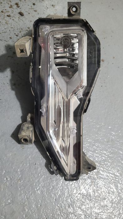 Передние фары противотуманка на шевроле каптива премьер 2022г оригинал