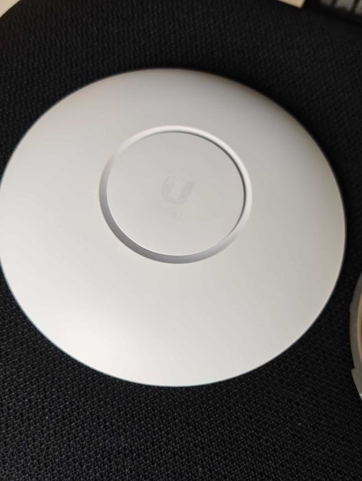 Комплект в кутия Ubiquiti UniFi 6 Pro (U6-PRO) AX4800 access point
