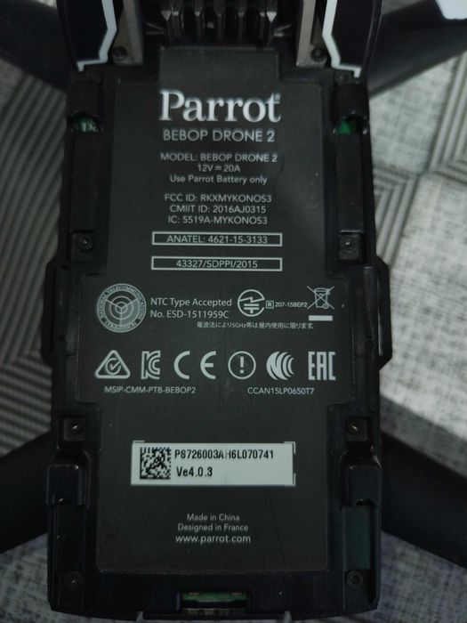 Дрон parrot 2,пълен  комплект