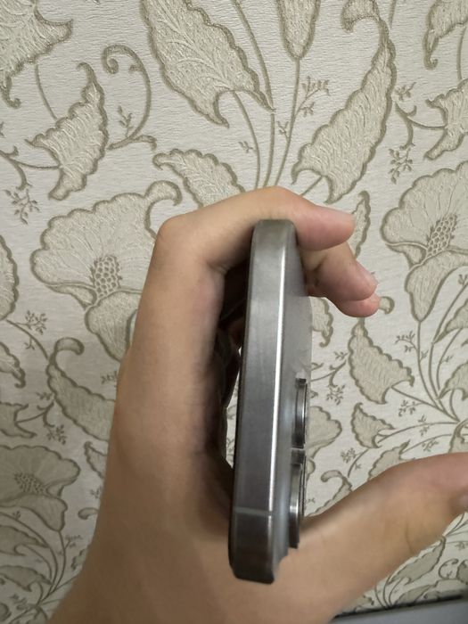 Iphone 15 pro max bez dak