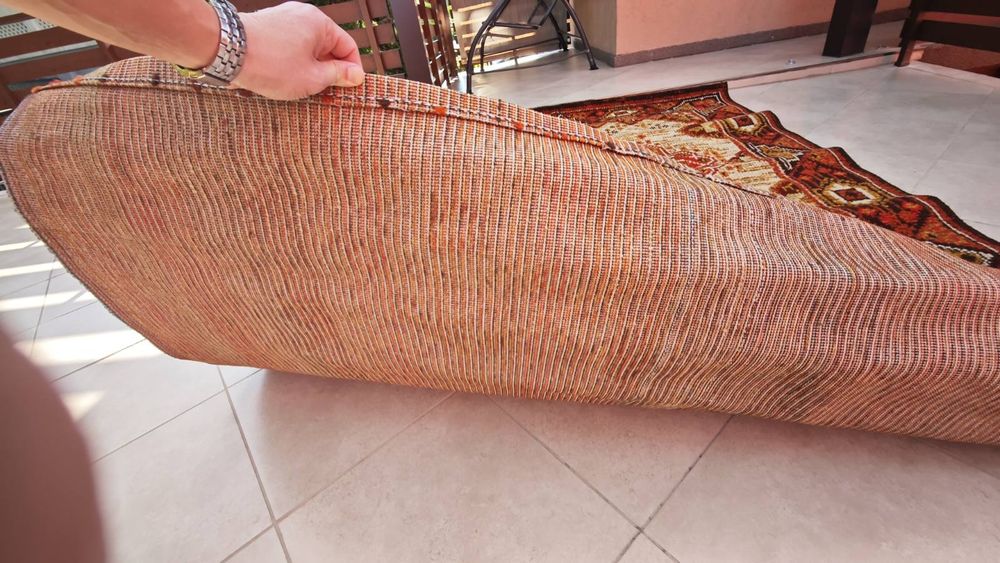 Килим с красиви орнаменти