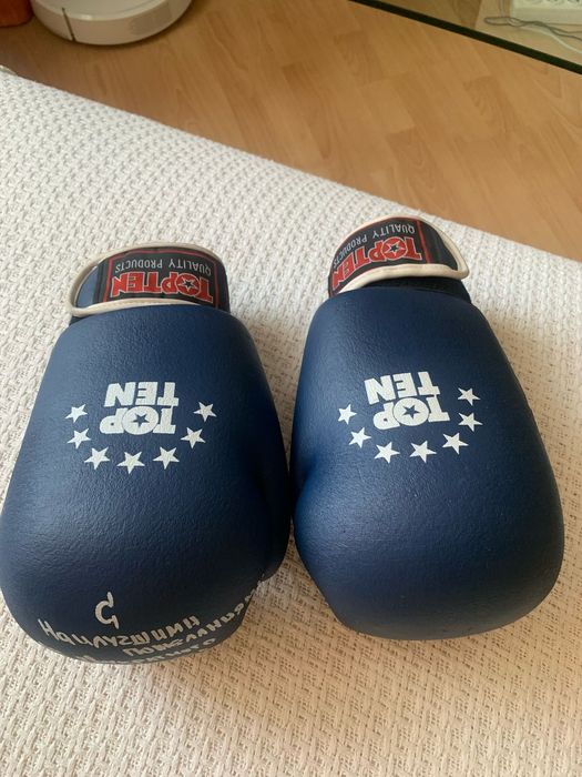 Боксерские перчатки