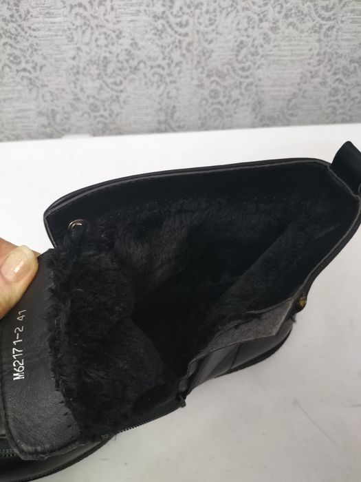 Продам женские ботинки