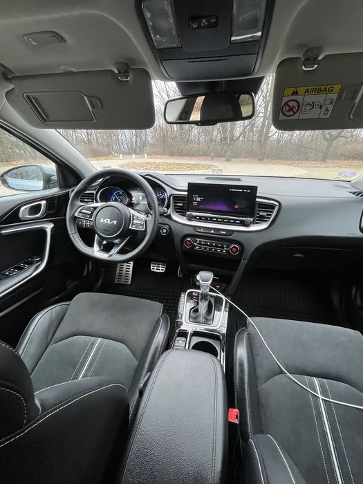 Продавам Киа Сеед Kia Ceed plug-in hybrid 2021 година