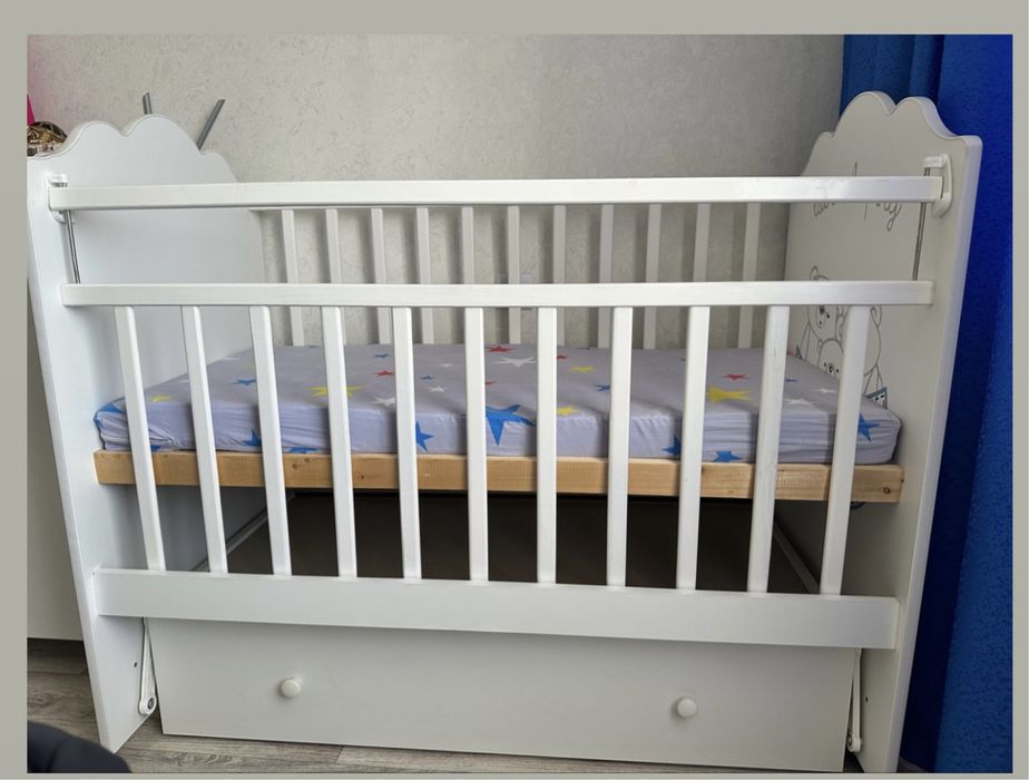 Детская кровать с маятником