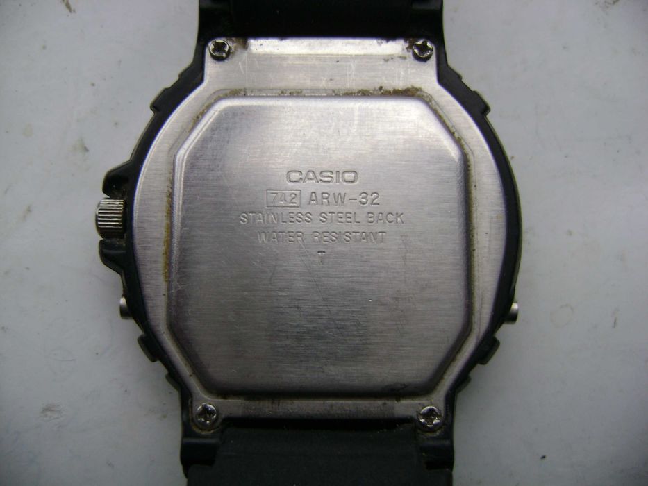Продавам 5 броя каварцови часовника Casio