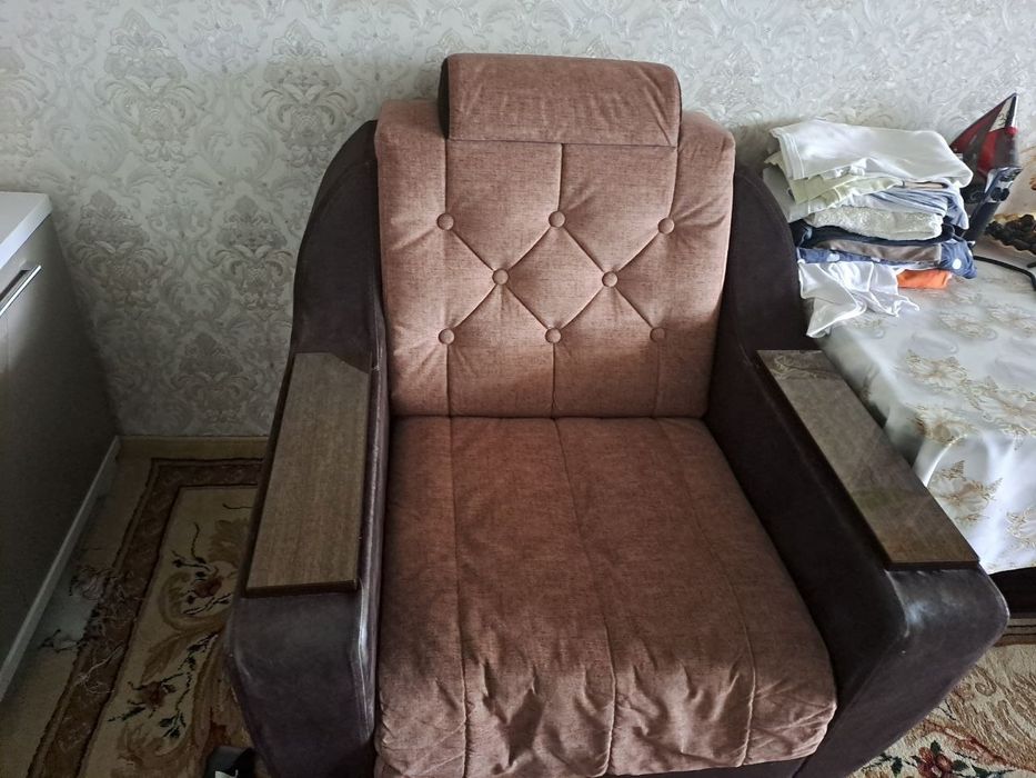 Продаётся диван с креслами