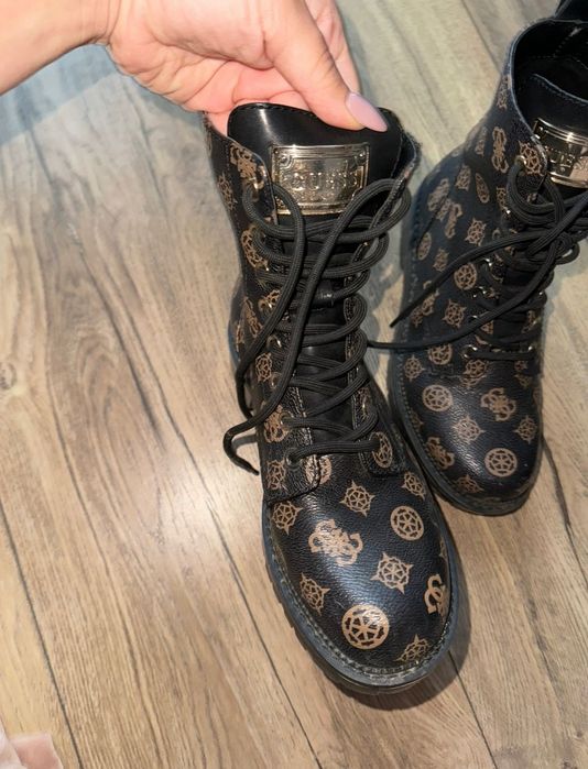 Кожени боти Guess