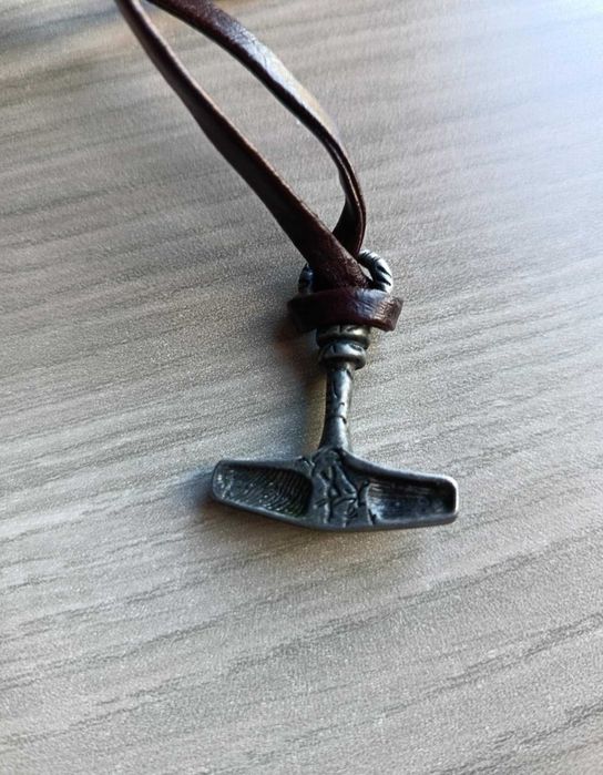 Медальон Чукът на Тор енергиен амулет и талисман